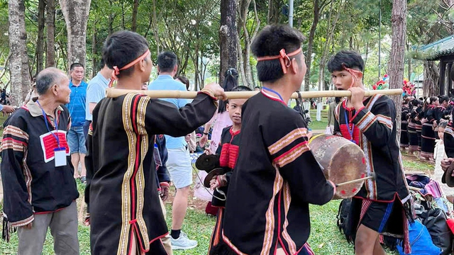 Cồng chiêng cuối tuần tại Pleiku: Hẹn đêm diễn của 40 nghệ nhân Jrai - Ảnh 1.