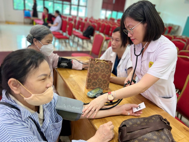 4 lưu ý cho người tăng huyết áp trong mùa hè- Ảnh 3.