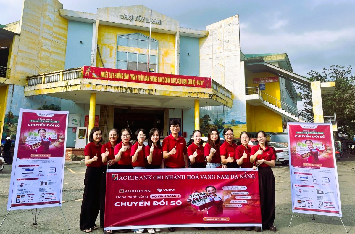 Die Agribank Hoa Vang Nam Da Nang Filiale startet eine Kampagne zur Förderung und Beratung bei der digitalen Transformation für Geschäftskunden. Agribank Chi nhánh Hòa Vang Nam Đà Nẵng ra quân tuyên truyền, tư vấn chuyển đổi số cho hộ kinh doanh.