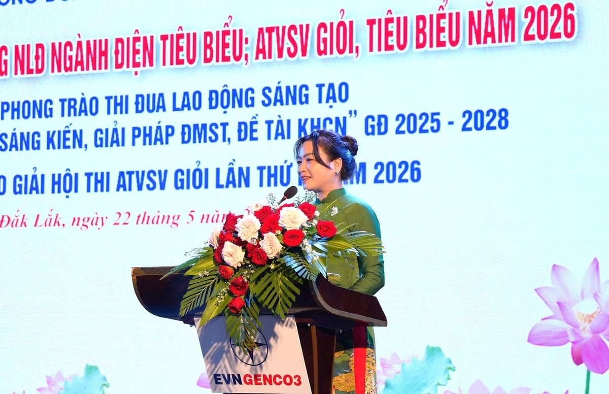 Bà Đinh Thị Thanh Bình - Phó Chủ tịch Công đoàn Điện lực Việt Nam phát biểu tại Lễ biểu dương. Ảnh: EVNGENCO3.