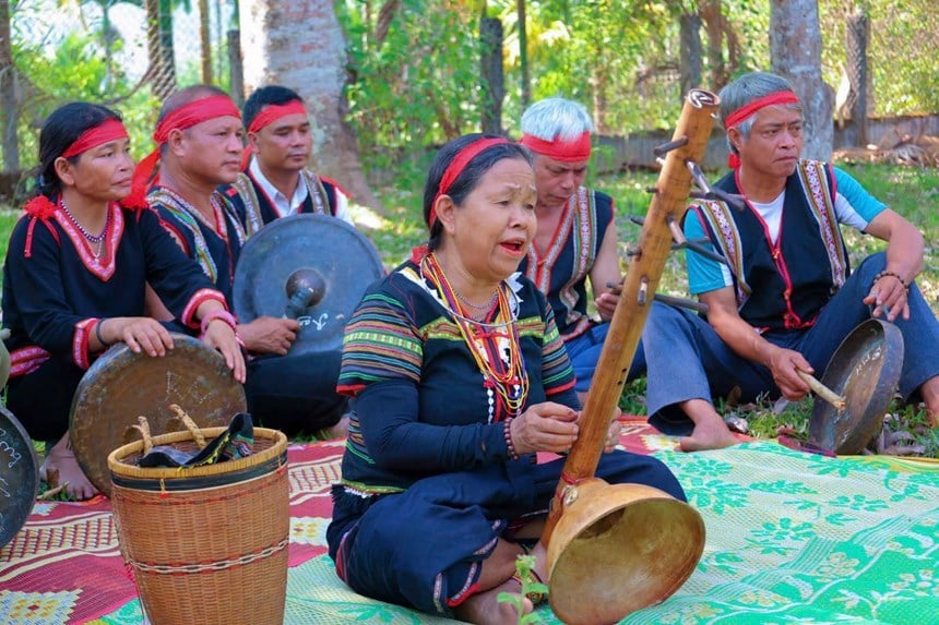 I suoni della vasta foresta e la cultura del popolo Ca Dong a Son Tay, Quang Ngai.