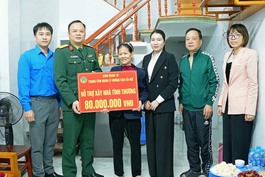 Trung tâm Quản lý đường vận tải mỏ trao hỗ trợ xây dựng nhà tình thương cho bà Vũ Thị Dự (phường Trần Hưng Đạo) tháng 11/2025.