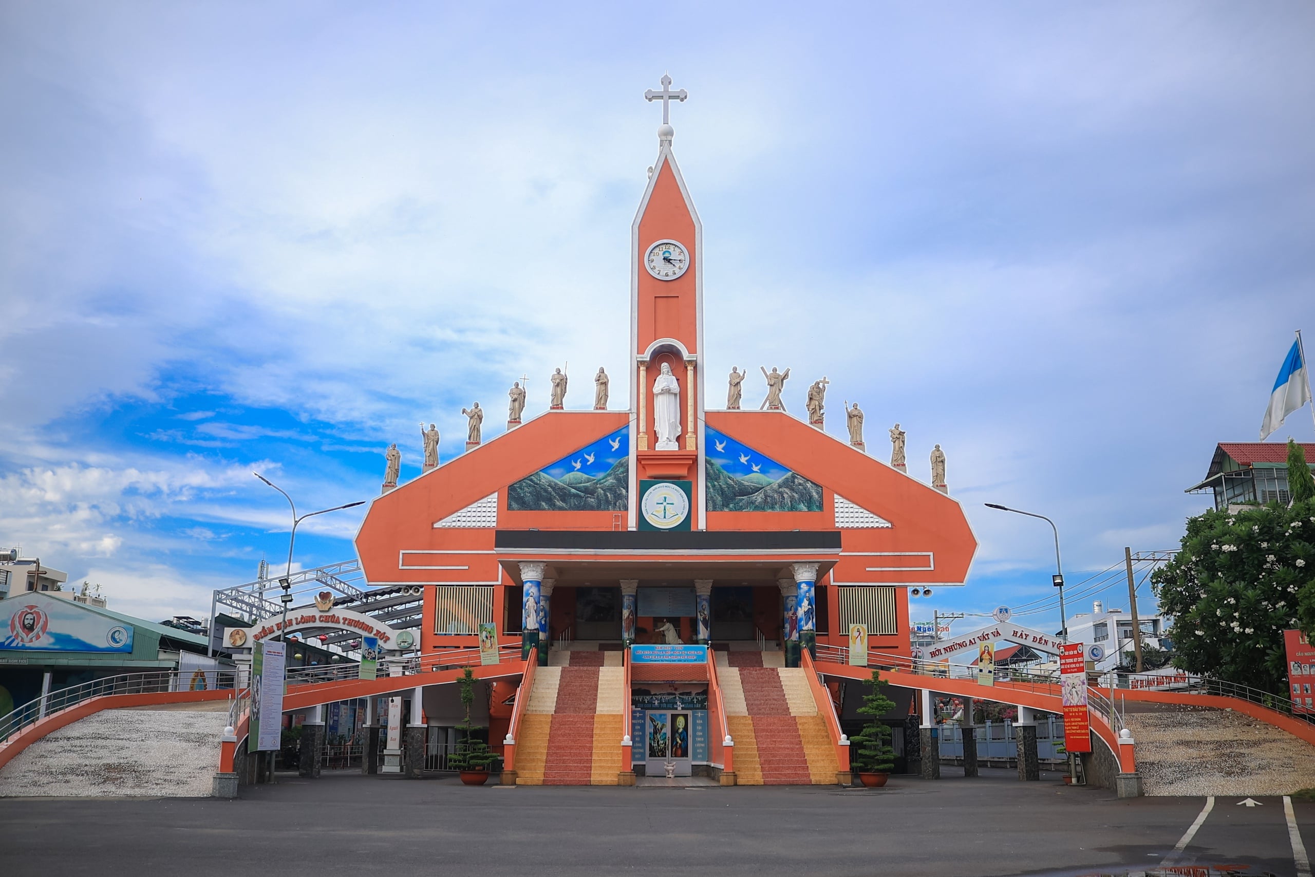 Jalan unik di Kota Ho Chi Minh memiliki sebanyak 6 gereja - Foto 1.