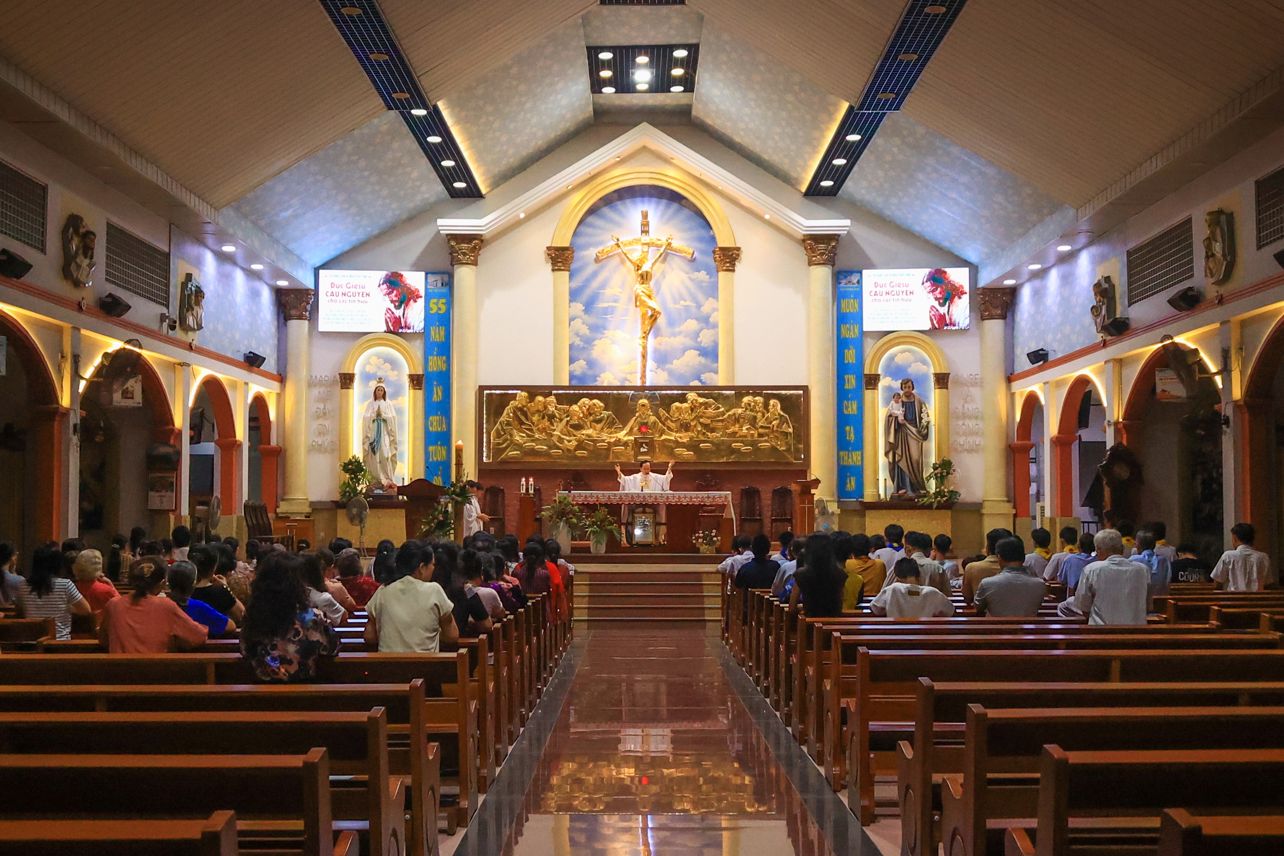 Jalan unik di Kota Ho Chi Minh memiliki sebanyak 6 gereja - Foto 2.