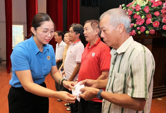 Thành ủy TPHCM ra chỉ thị mới về công tác giảm nghèo - Ảnh 1.