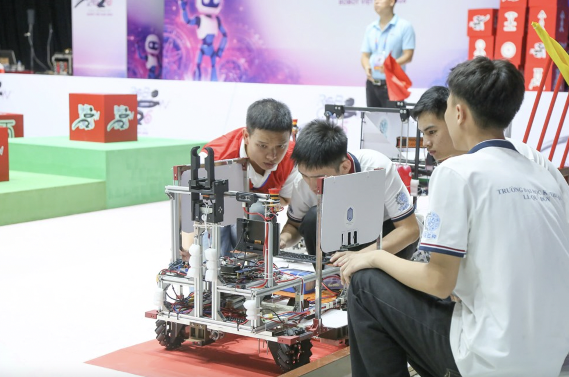 روبوکان ویتنام ۲۰۲۶: با رقابت هیجانانگیز جنگجویان هنرهای رزمی آشنا شوید - عکس ۳. Robocon Việt Nam 2026: Khám phá cuộc thi Chiến binh võ thuật đầy kịch tính - Ảnh 3.