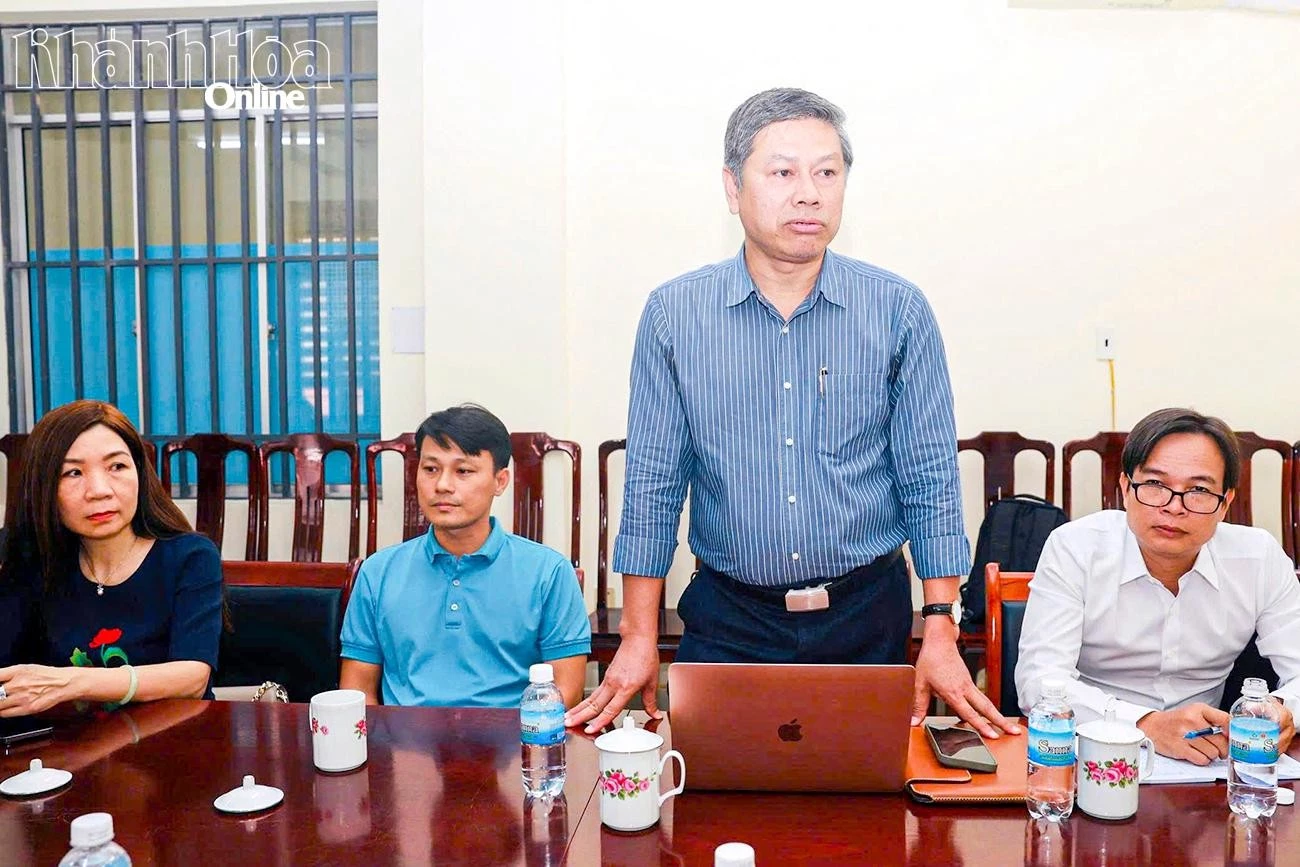 Ông Nguyễn Quang Thắng - Phó Chủ tịch Hiệp hội Du lịch Khánh Hòa phát biểu tại cuộc họp.