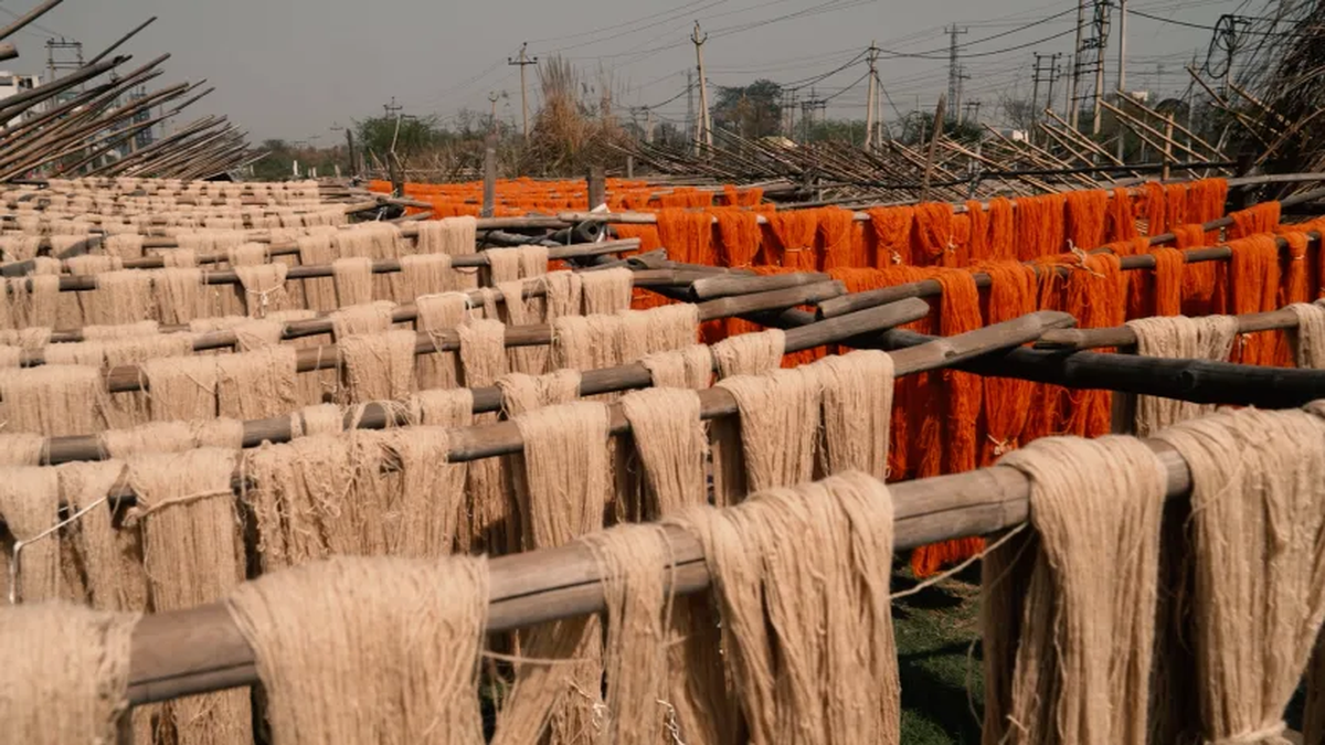 Nghịch lý tại công xưởng tái chế thời trang nhanh- Ảnh 3.