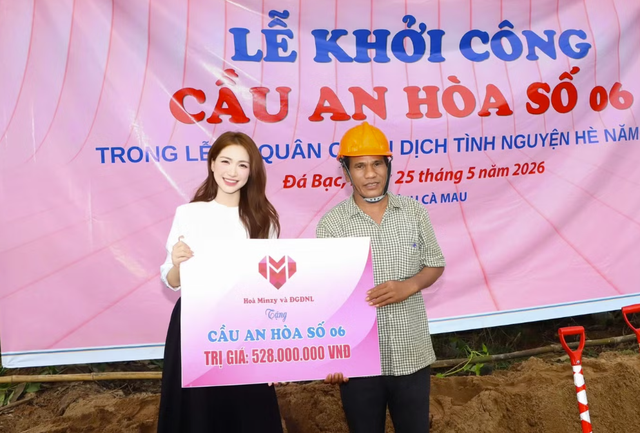 Şarkıcı Hoa Minzy, özel bir 31. yaş gününü kutluyor - Fotoğraf 1. Ca sĩ Hòa Minzy đón sinh nhật đặc biệt ở tuổi 31 - Ảnh 1.