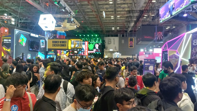 Hàng nghìn bạn trẻ thích thú check-in ngày hội game lớn nhất Việt Nam - Ảnh 1.