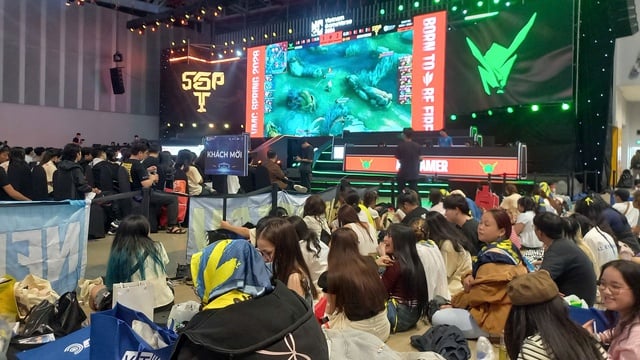 Hàng nghìn bạn trẻ thích thú check-in ngày hội game lớn nhất Việt Nam - Ảnh 5.