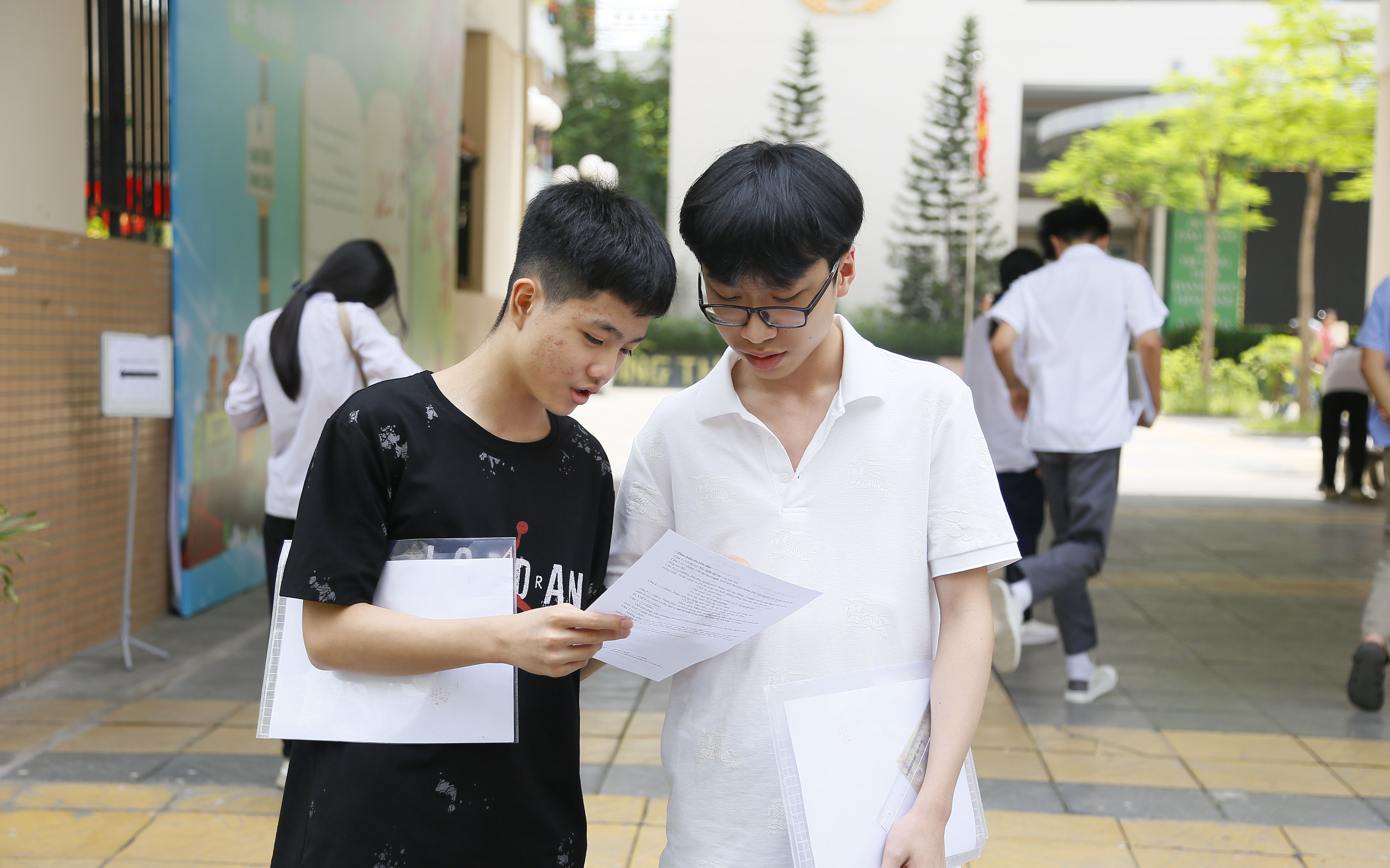 Sĩ tử đội nắng tới Văn Miếu cầu may trước ngày thi lớp 10 - Ảnh 11.