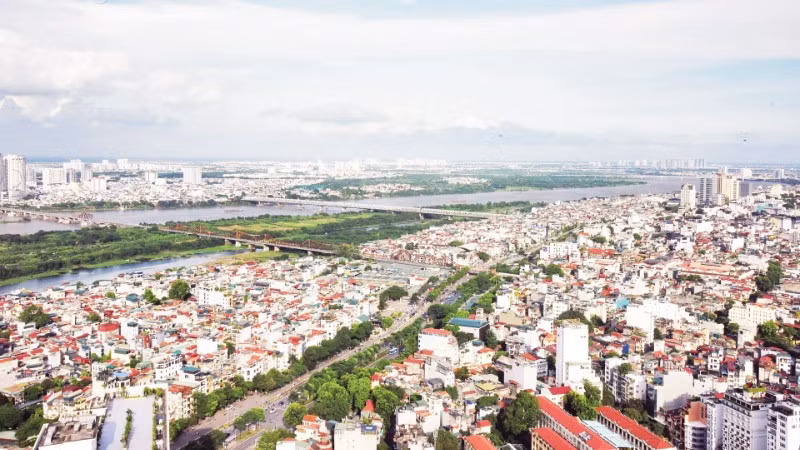 Khu vực ven sông Hồng sẽ được chỉnh trang, quy hoạch theo hướng hiện đại, có bản sắc văn hóa. (Ảnh: TRẦN HẢI)