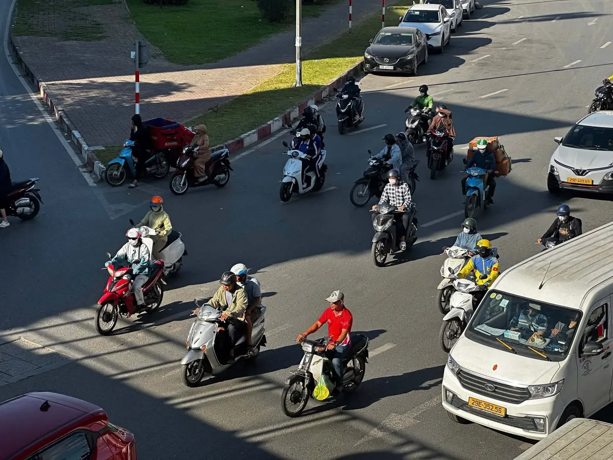 Nắng nóng ở Bắc Bộ giảm dần, chiều tối có mưa dông - Ảnh 1.
