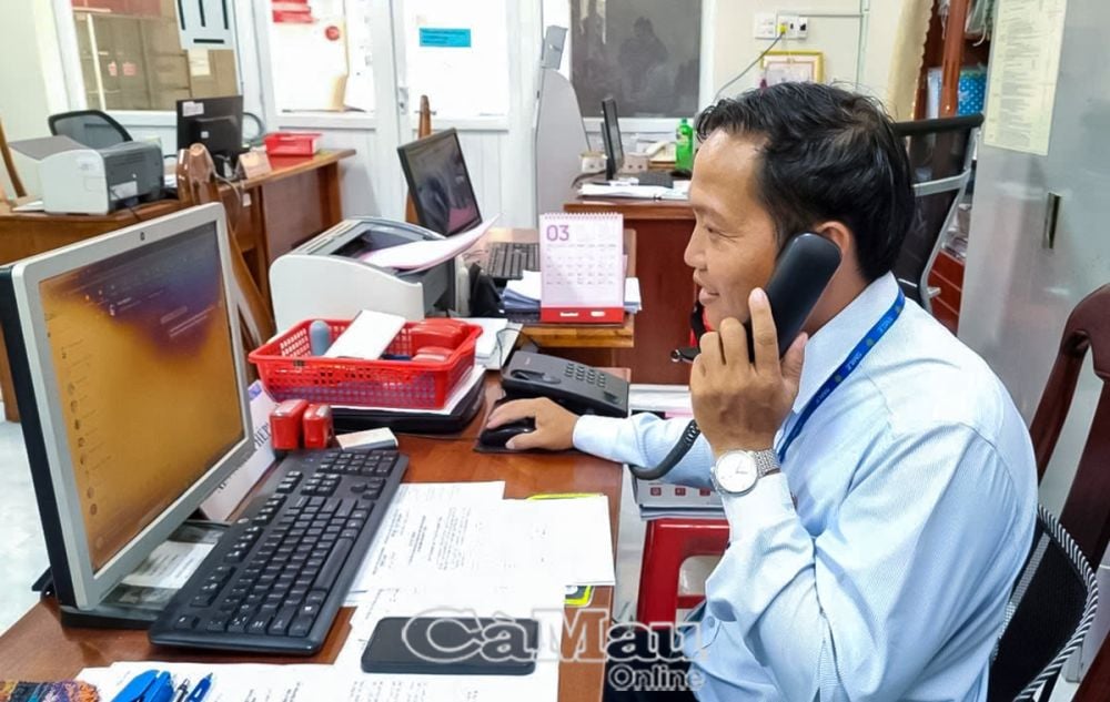 ເມື່ອໄດ້ຮັບສາຍໂທລະສັບຈາກພົນລະເມືອງ, ພະນັກງານລັດຖະກອນຢູ່ສູນບໍລິການປະຕູດຽວຈະສົ່ງຕໍ່ໃຫ້ຜູ້ຮັບຜິດຊອບຂະແໜງການທີ່ກ່ຽວຂ້ອງເພື່ອຂໍຄຳແນະນຳ ແລະ ຄຳຕອບ.