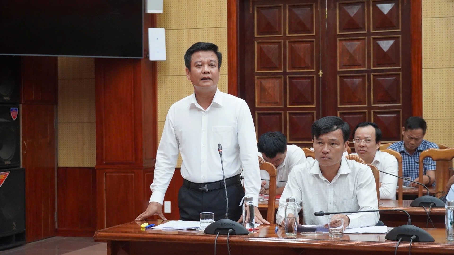 Il signor Tran Quoc Tuan, direttore del Dipartimento dell'Agricoltura e dell'Ambiente della provincia di Quang Tri, interviene alla conferenza. Foto: Tam Phung. Ông Trần Quốc Tuấn, Giám đốc Sở Nông nghiệp và Môi trường tỉnh Quảng Trị phát biểu tại hội nghị. Ảnh: Tâm Phùng.