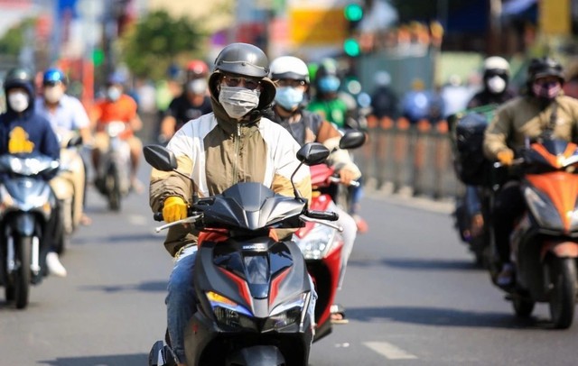 Nắng nóng miền Bắc vẫn gay gắt trên 38 độ- Ảnh 1.