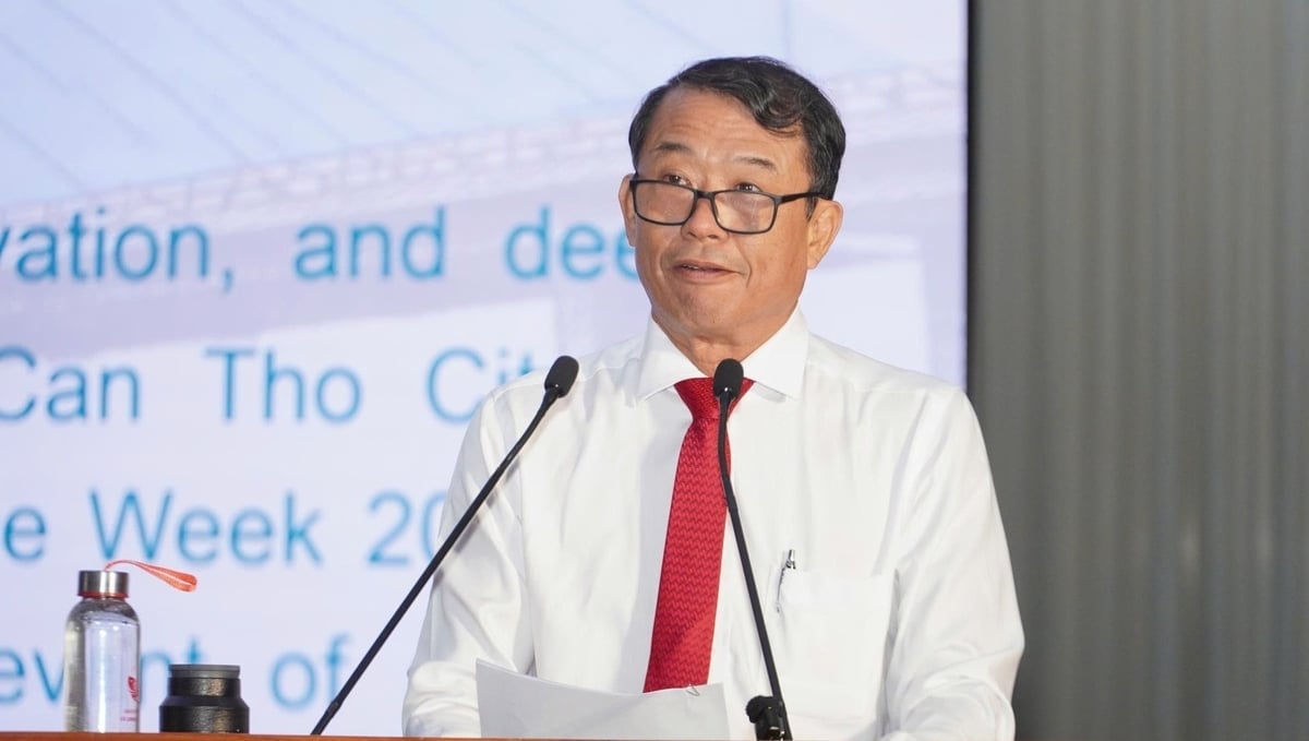 M. Nguyen Van Khoi, vice-président du Comité populaire de la ville de Can Tho, a déclaré que la Semaine spatiale vietnamienne 2026 contribue à diffuser l'esprit d'innovation et de créativité et à susciter une passion pour les sciences chez les jeunes générations. Photo : Van Vu. Ông Nguyễn Văn Khởi - Phó Chủ tịch UBND TP Cần Thơ cho biết, Tuần lễ Không gian Việt Nam 2026 góp phần lan tỏa tinh thần đổi mới sáng tạo và khơi dậy đam mê khoa học cho thế hệ trẻ. Ảnh: Văn Vũ.