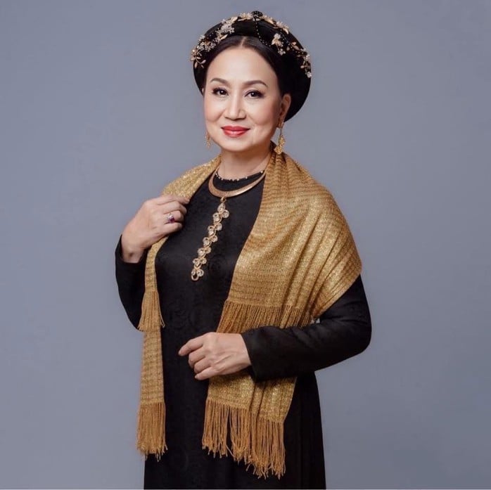 NSƯT ca sĩ Hồng Vân nhớ về những đồng nghiệp xưa trên con đường nghệ thuật - Ảnh 1.