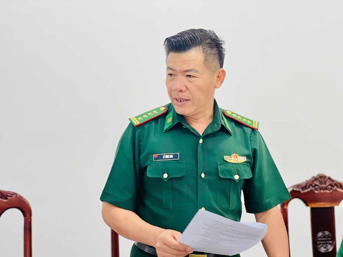 &nbsp;Đại tá Lê Đình Sơn, Phó Chỉ huy trưởng kiêm Tham mưu trưởng Bộ đội Biên phòng tỉnh Cà Mau đưa ra nhiều đề xuất tại buổi làm việc. Ảnh: Trọng Linh.