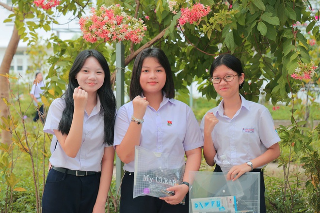 Khánh Hòa: Phụ huynh thấp thỏm chờ con thi tuyển sinh lớp 10 - Ảnh 4.