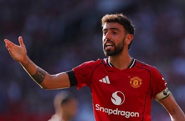 Bruno Fernandes vendos rekord asistimi dhe fiton të gjithë titujt e Premier League. 2 Bruno Fernandes me të vërtetë lulëzon në fanellën e Manchester United.