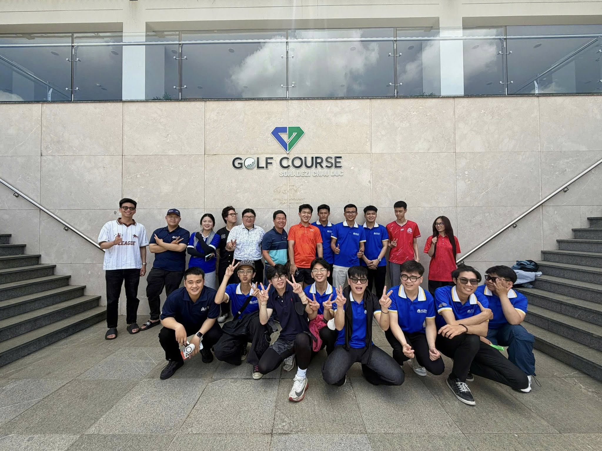 Les étudiants de HSU explorent l'écosystème de l'industrie du sport grâce à des stages pratiques.