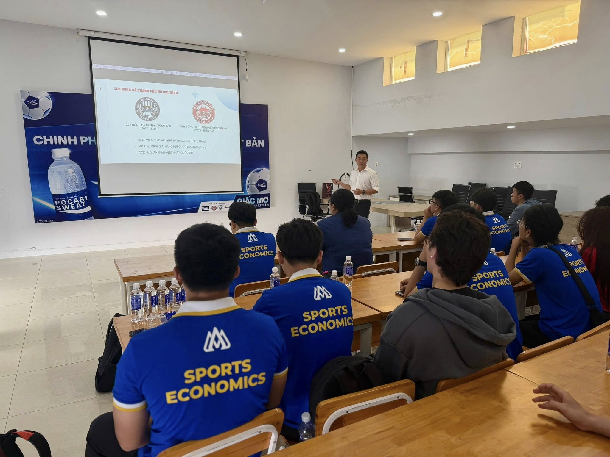 Les étudiants de HSU explorent l'écosystème de l'industrie du sport grâce à des stages pratiques.