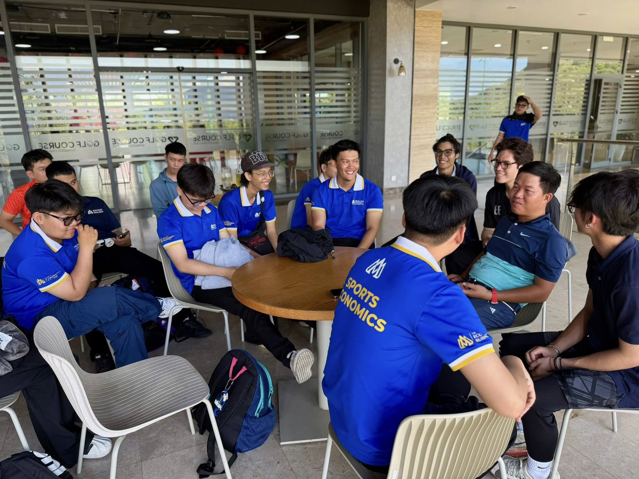 Les étudiants de HSU explorent l'écosystème de l'industrie du sport grâce à des stages pratiques.
