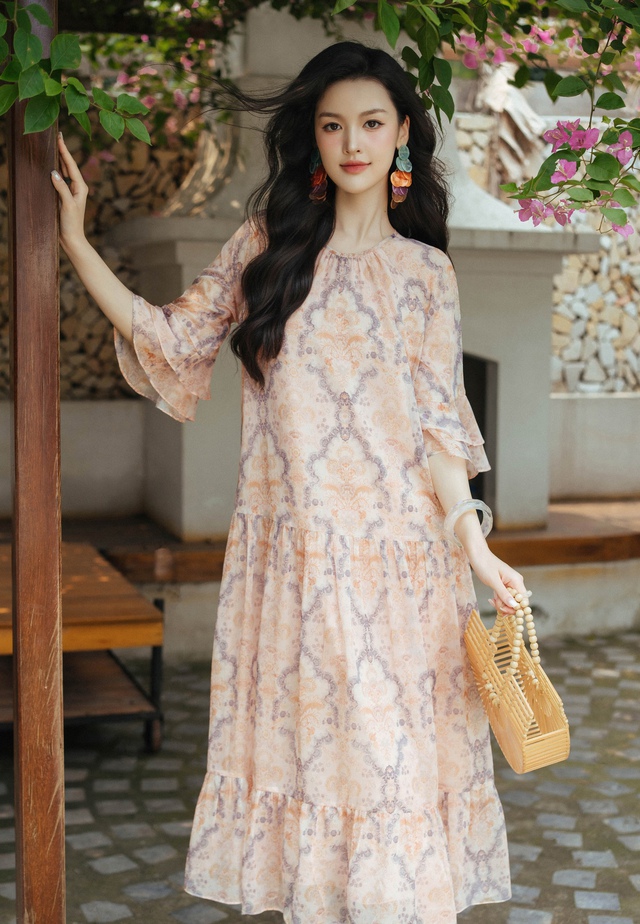 Kiểu váy họa tiết ấn tượng nhất mùa  - Ảnh 11.