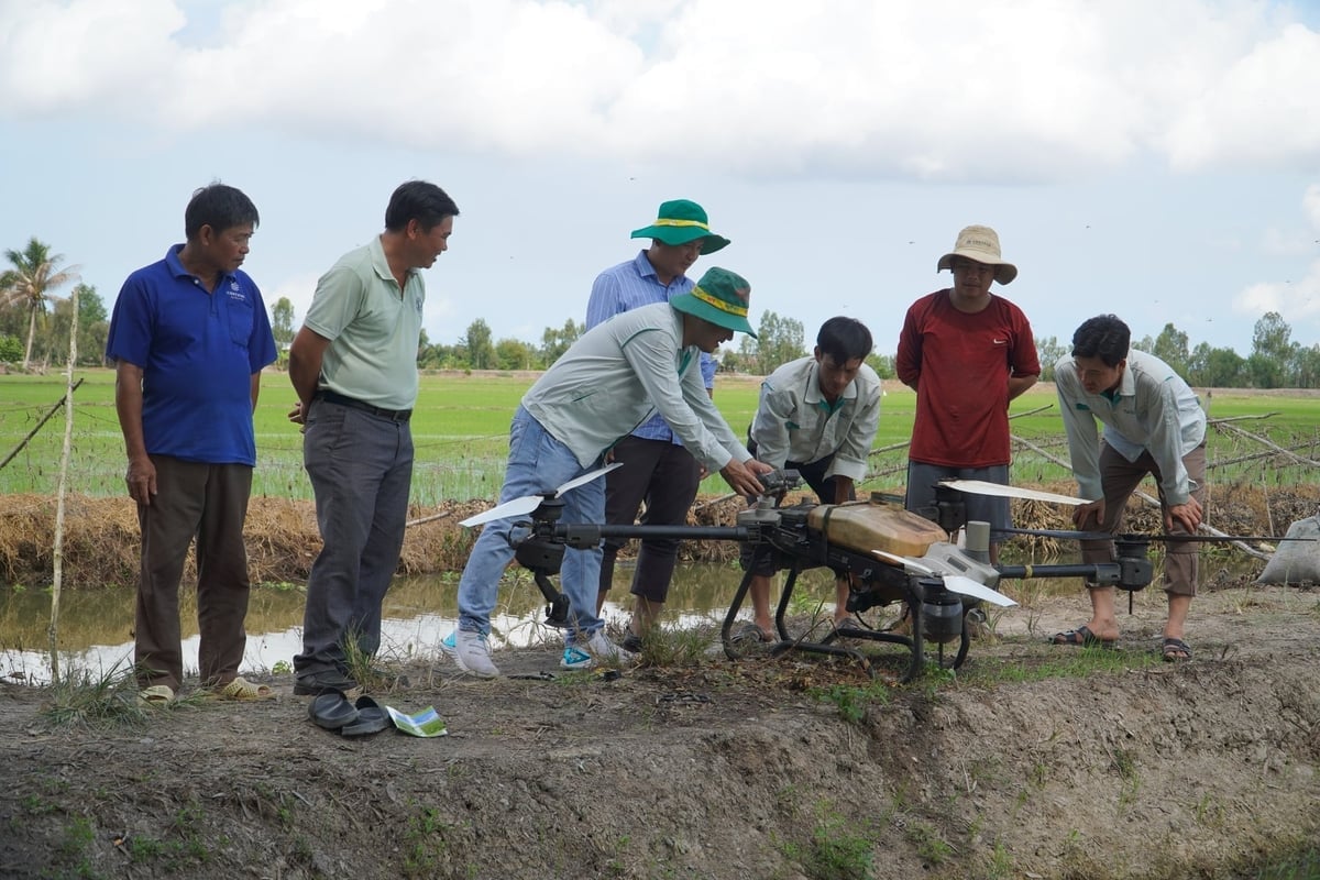 Nâng cao kiến thức và kỹ năng ứng dụng công nghệ cho nông dân là giải pháp phát triển nền nông nghiệp thông minh. Ảnh: Kim Anh.