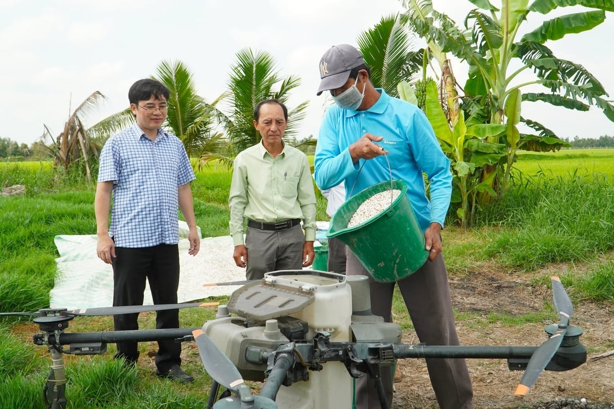 Việc ứng dụng công nghệ trong sản xuất nông nghiệp hiện nay ở ĐBSCL dù có chuyển biến tích cực nhưng vẫn còn nhiều khó khăn. Ảnh: Kim Anh.