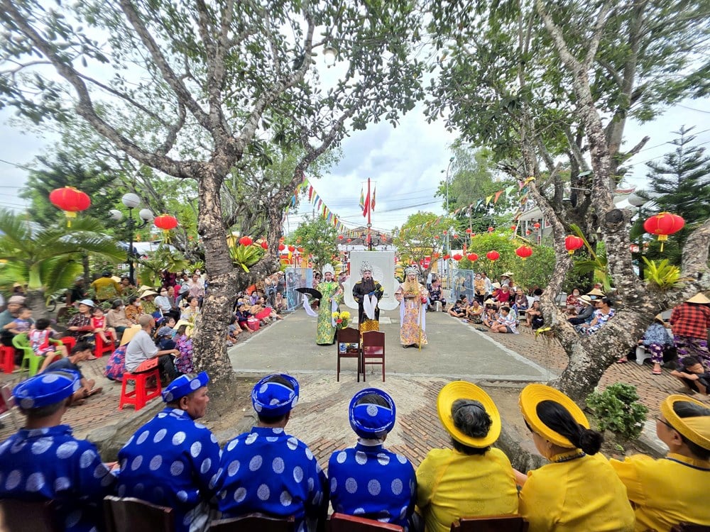 Slavnostní zahájení festivalu Ky Yen Thuong Dien v komunitním domě Binh Thuy 2026 - Foto 1