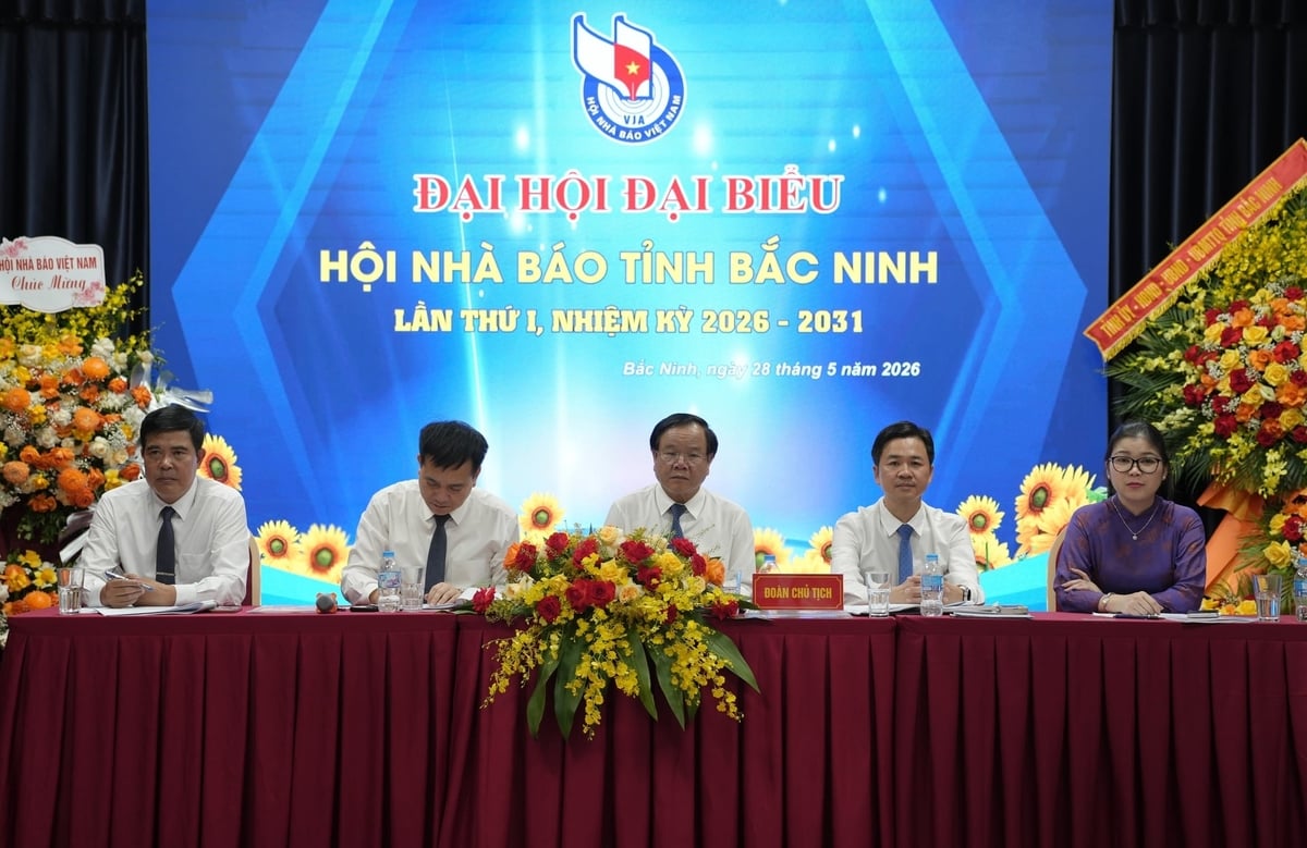 Đoàn Chủ tịch điều hành Đại hội. Ảnh: Phạm Minh.