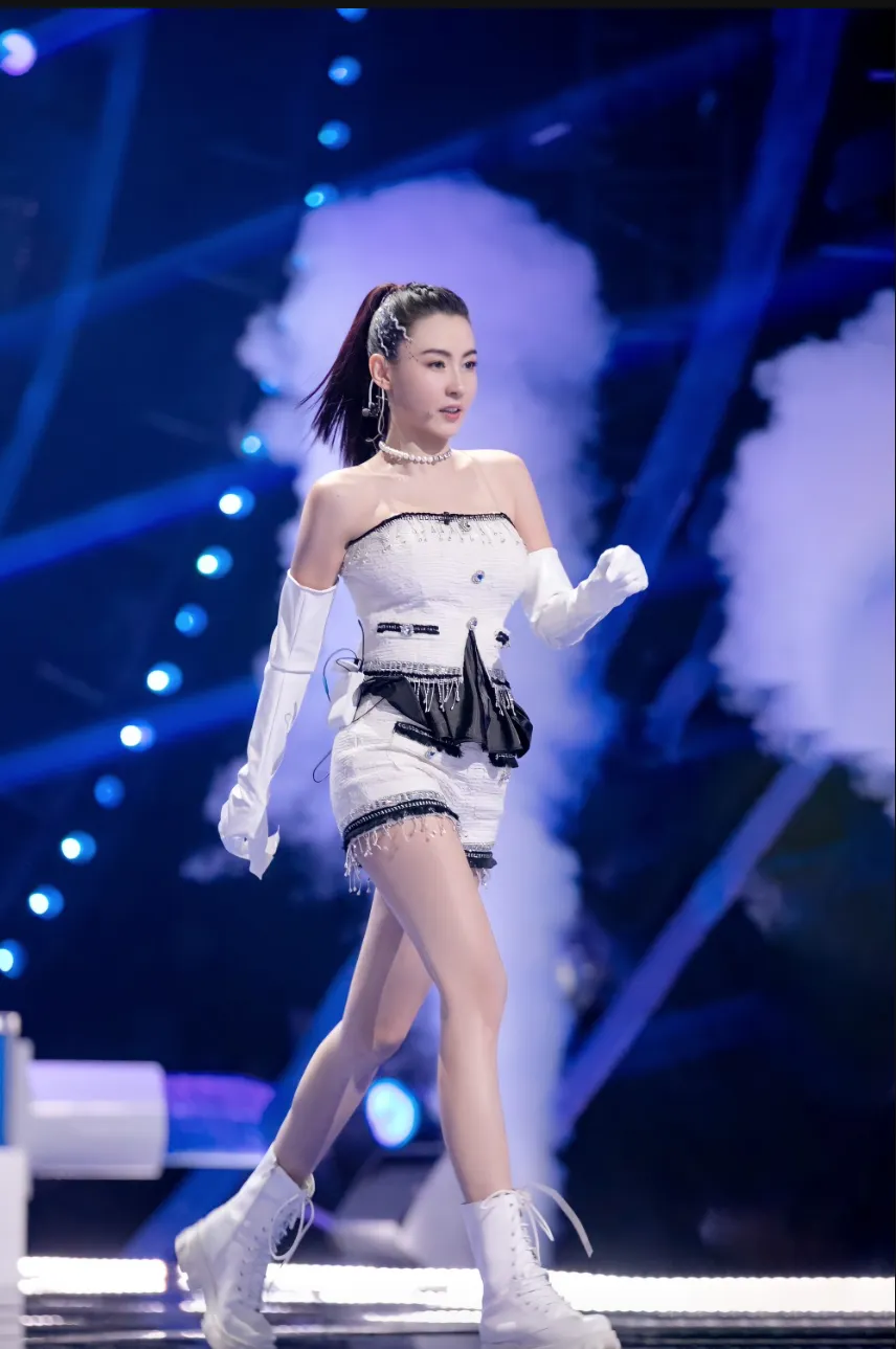 Trương Bá Chi phát hành đĩa đơn mới sau 20 năm - Ảnh 1.