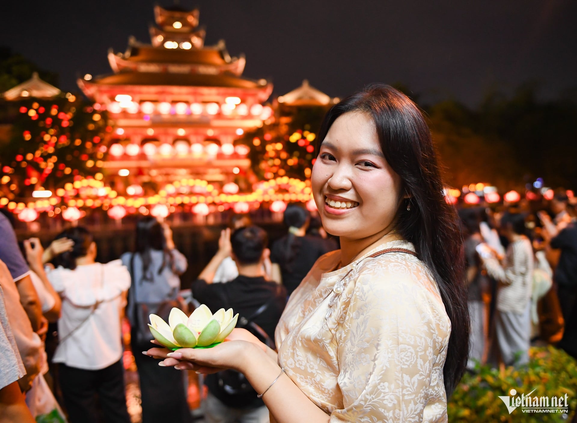 W-Compleanno di Buddha Ho Chi Minh City Nguyen Hue 21.jpg