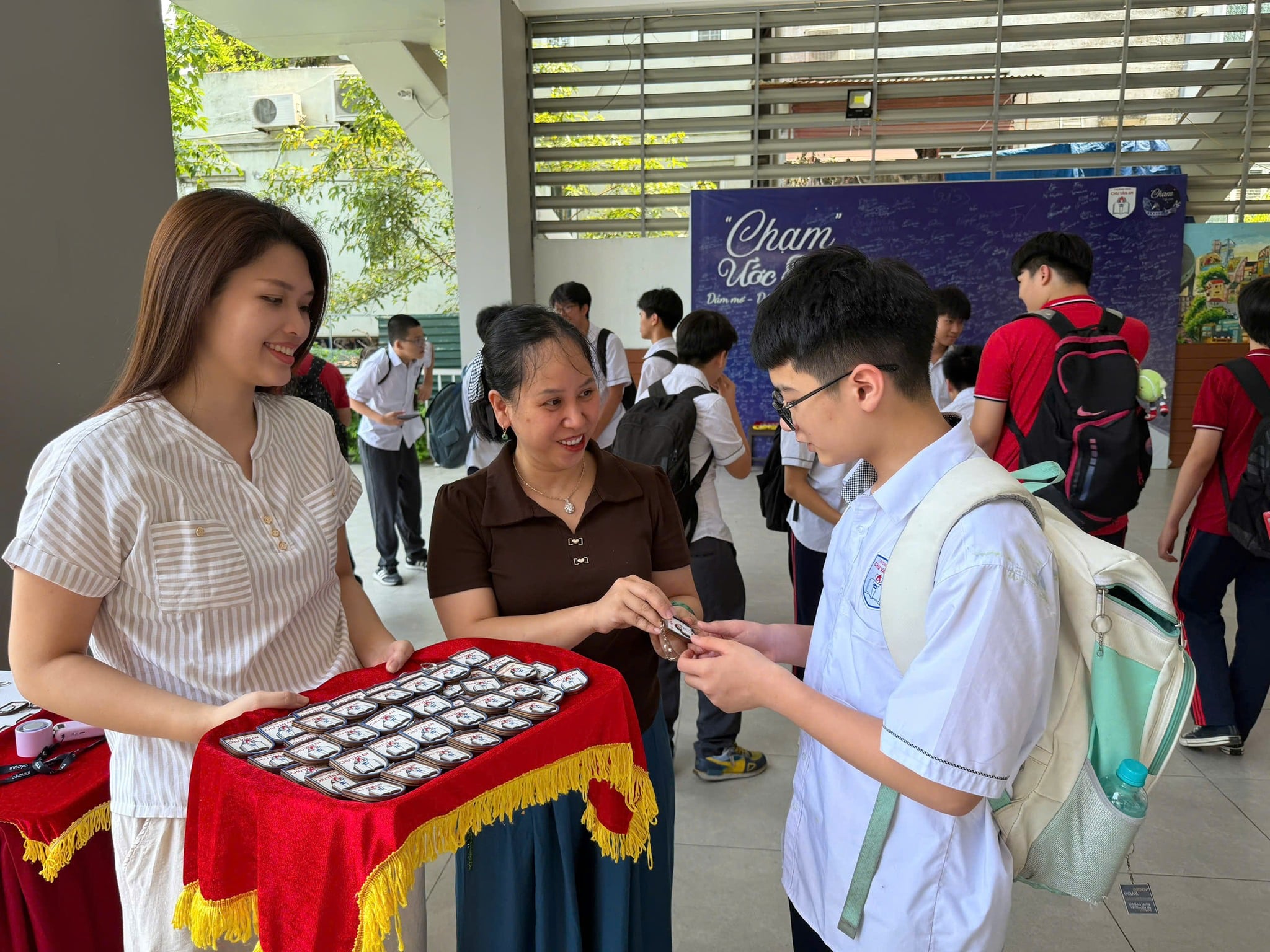 Sĩ tử bắt đầu 'vượt vũ môn' vào lớp 10 - Ảnh 1.