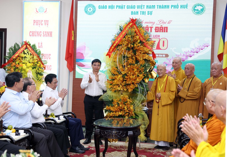 Phó Thủ tướng Nguyễn Văn Thắng chúc mừng Đại lễ Phật đản tại Huế- Ảnh 3.