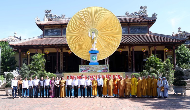Phó Thủ tướng Nguyễn Văn Thắng chúc mừng Đại lễ Phật đản tại Huế- Ảnh 4.