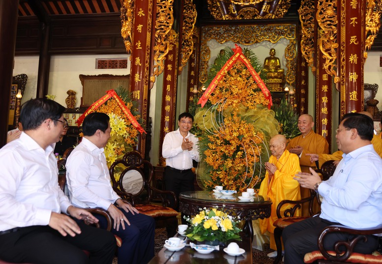 Phó Thủ tướng Nguyễn Văn Thắng chúc mừng Đại lễ Phật đản tại Huế- Ảnh 5.