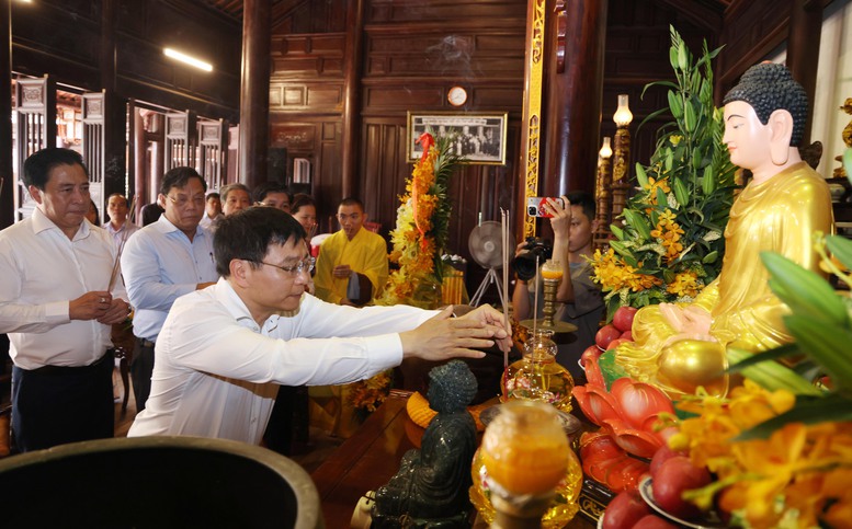 Phó Thủ tướng Nguyễn Văn Thắng chúc mừng Đại lễ Phật đản tại Huế- Ảnh 6.