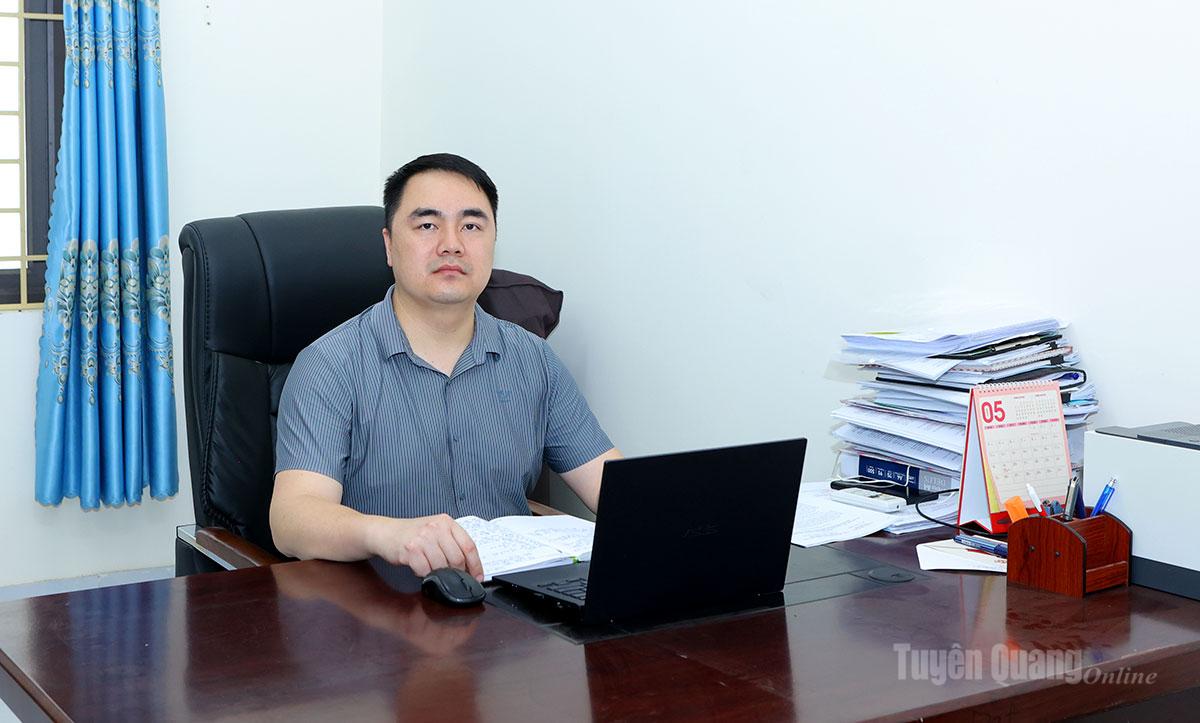 Yoldaş Ha Dinh Dat, Tri Phu Komünü Halk Komitesi Daimi Başkan Yardımcısı.