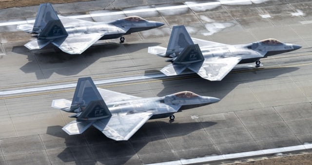 Mỹ dàn phi đội F-22 lớn nhất ở Bắc Cực để đối phó Nga- Ảnh 1.