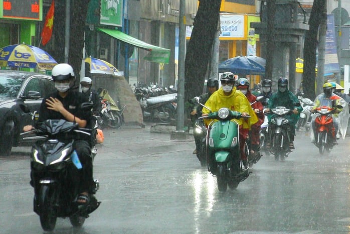 - تصویر ۱. Dự báo đợt mưa lớn ở TPHCM - Ảnh 1.