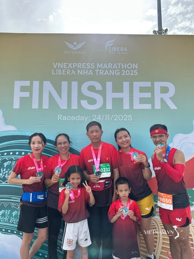 2026_THUMP_PHOTO_6591_783959d0bbe140288b73f8883ade4b01_gia-dinh-chay-bo-super-night-run.webp