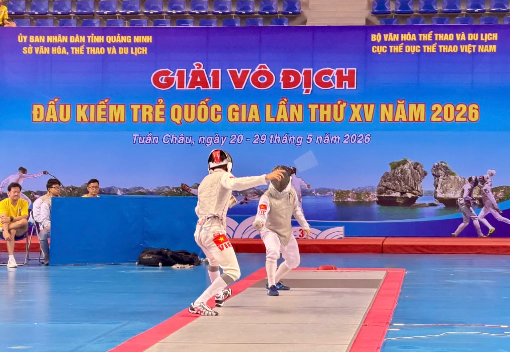 Trận đấu Chung kết nội dung hỗn hợp nam, nữ kiếm liễu ở nhóm tuổi 20.