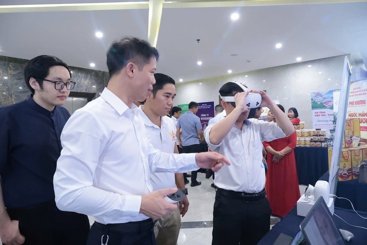 Ha Tinh necessita di politiche di supporto adeguate in materia di trasformazione digitale, governance e accesso al mercato per incrementare il numero di imprese nei prossimi anni. Foto: T.Nga. Hà Tĩnh cần có những chính sách hỗ trợ phù hợp về chuyển đổi số, quản trị và tiếp cận thị trường nhằm gia tăng số lượng doanh nghiệp trong thời gian tới. Ảnh: T.Nga.