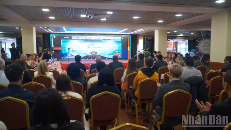 Hội thảo được tổ chức trực tiếp và trực tuyến.