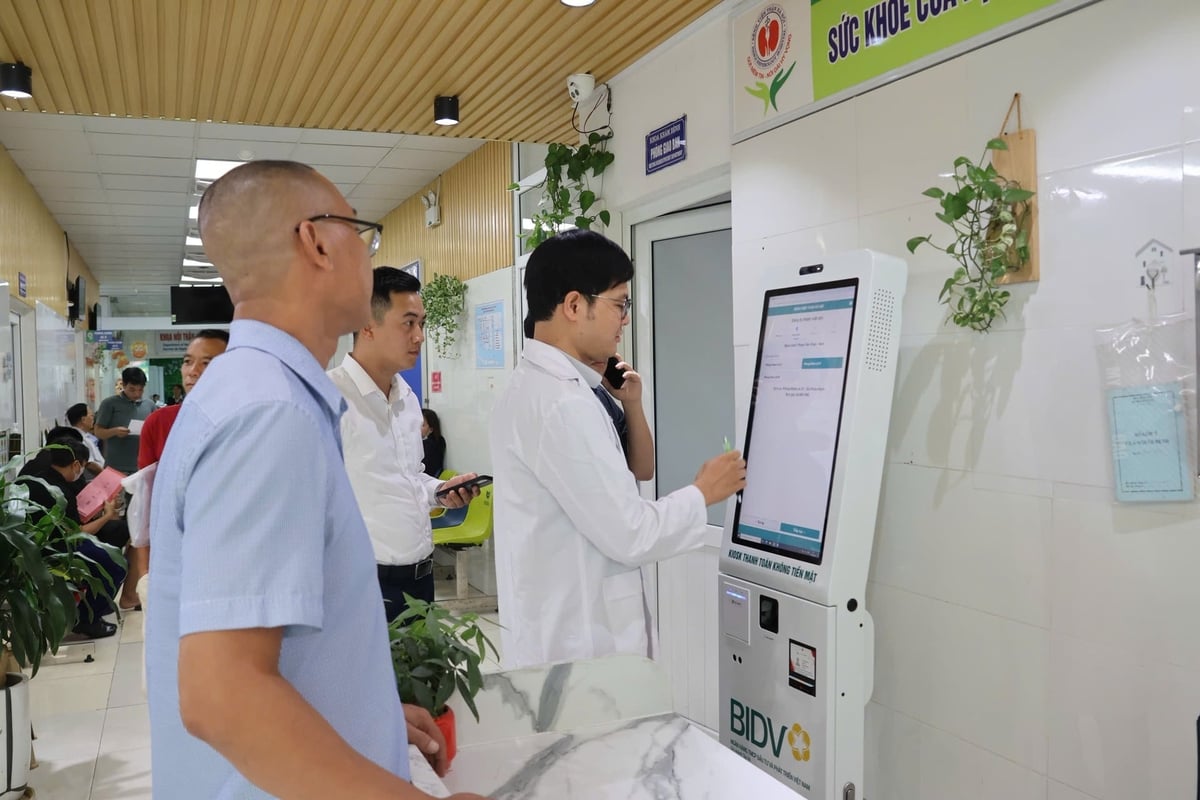 Bệnh viện Thận Hà Nội đẩy mạnh ứng dụng công nghệ nhằm giảm thời gian chờ đợi và nâng cao trải nghiệm người bệnh. Ảnh: BVTHN