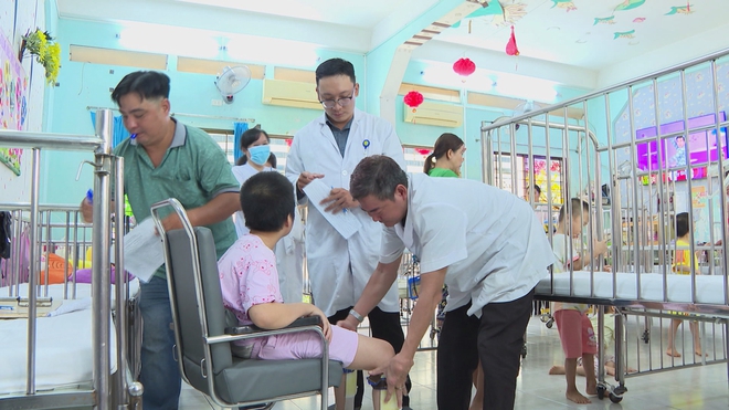 Chung tay chăm sóc sức khỏe trẻ em yếu thế - Ảnh 2.